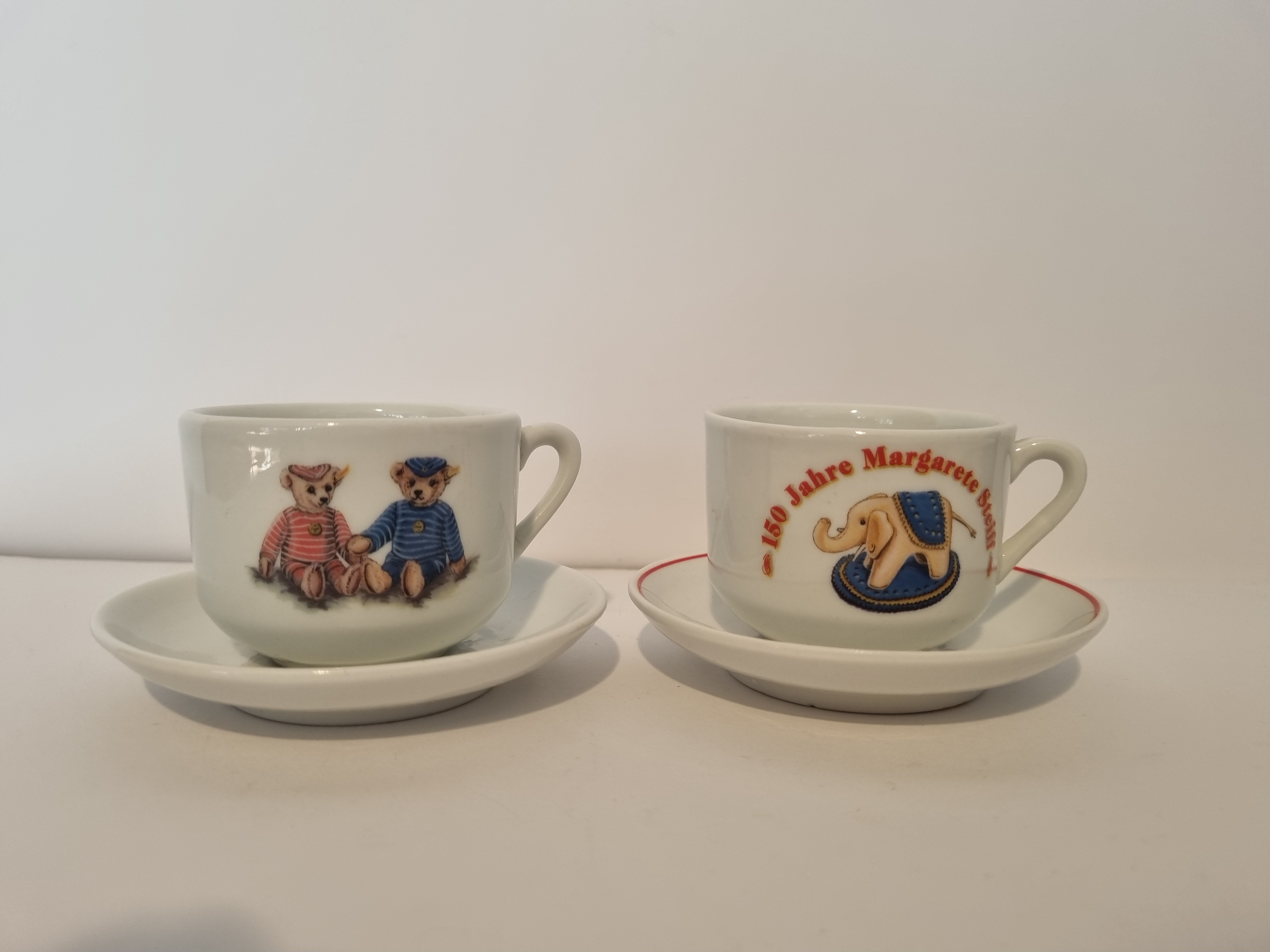 Porzellan – Kaffeetassen mit Unterteller Porzellan – Kaffeetassen mit Unterteller