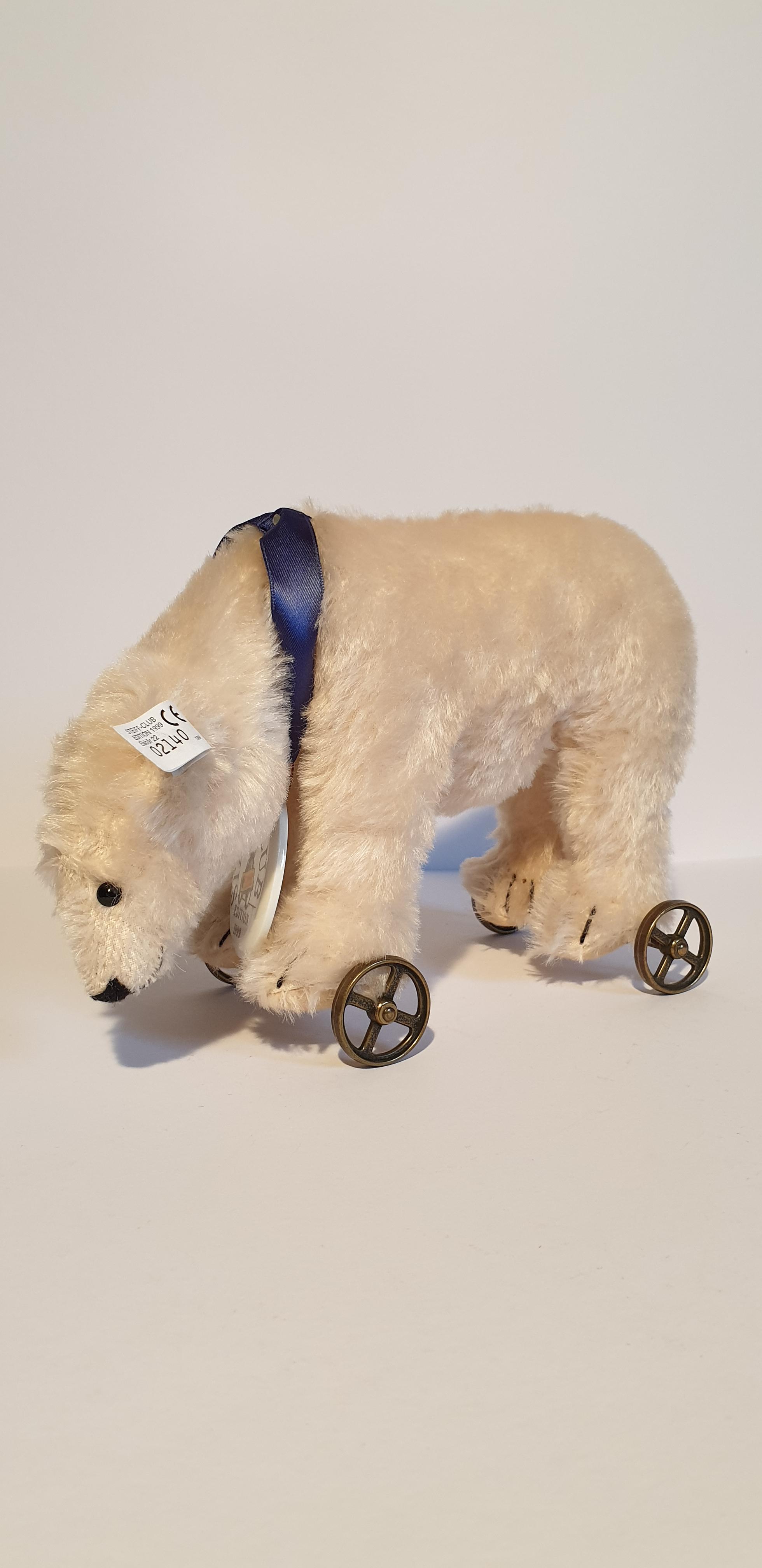 Eisbär auf Rädern  (22 cm)